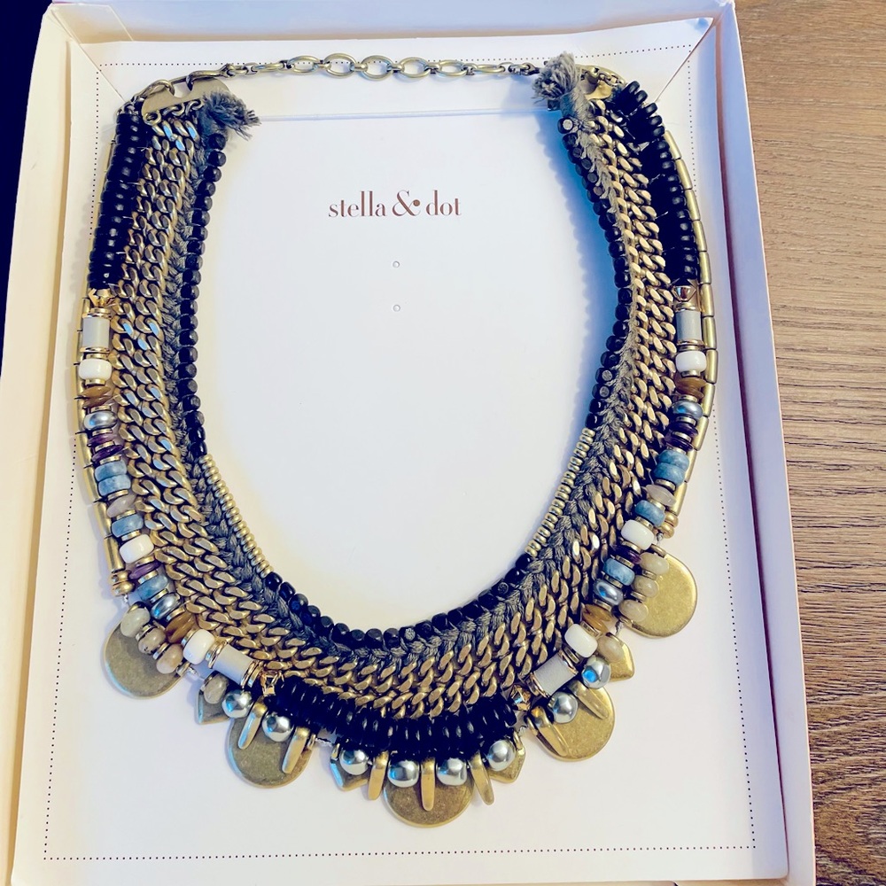 Beautiful Stella and Dot Collette necklace. Worn a handful of times.
